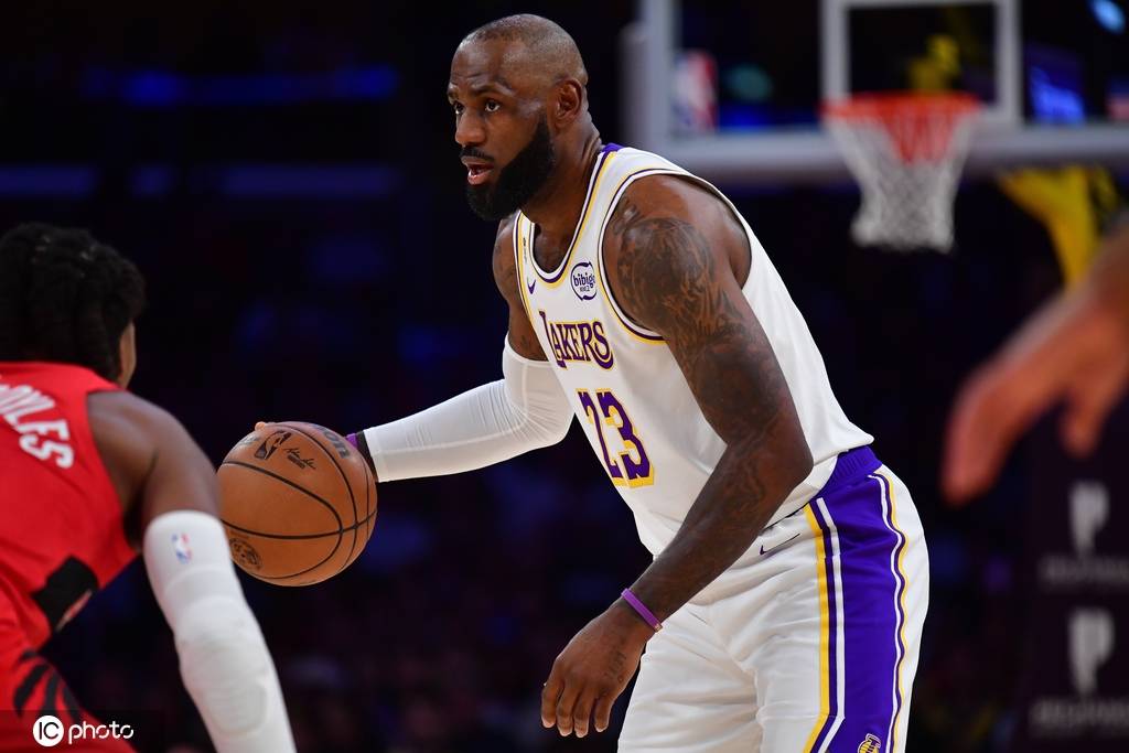 NBA改朝换代了!全明星首发无詹姆斯 老巨星黯然离场